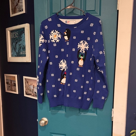 Blue Penguin fishing Snowflake Ugly Sweater - M - Picture 1 of 3